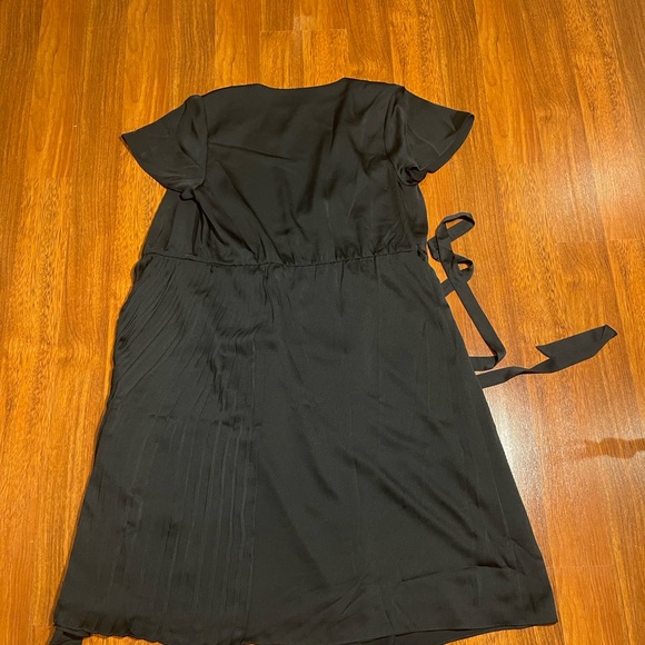 NWT - Banana Republic Black Wrap Pleated Midi Dress - Picture 5 of 11